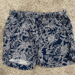 Drawstring shorts 2 front & 2 back pockets